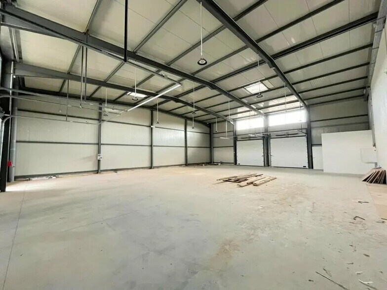 Industrial in Les Arcs for lease - Interior Photo - Image 3 of 4
