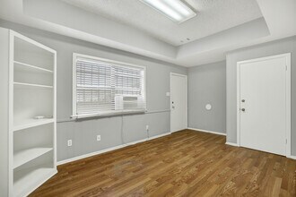 218 Deborah Dr, New Braunfels, TX for lease Interior Photo- Image 2 of 16