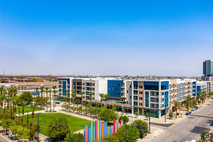 250 Promenade Pl, Las Vegas, NV à louer - Photo du bâtiment - Image 2 de 5