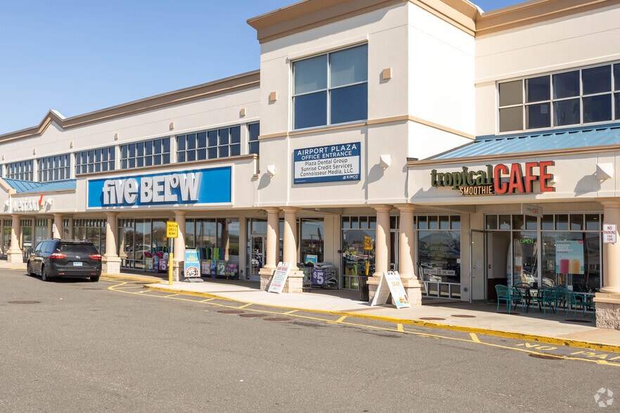 234 Airport Plaza Blvd, Farmingdale, NY à louer - Photo du bâtiment - Image 2 de 13