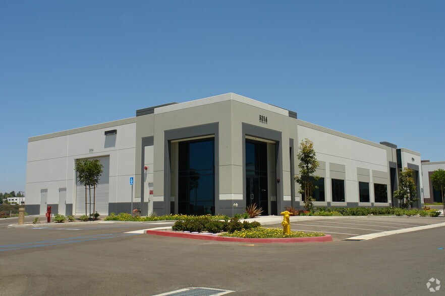 3214 Grey Hawk Ct, Carlsbad, CA à vendre - Photo du bâtiment - Image 3 de 4