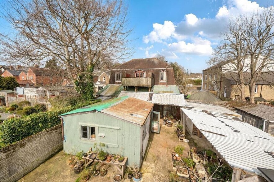 27 Pretoria Av, Midhurst for sale - Interior Photo - Image 3 of 21