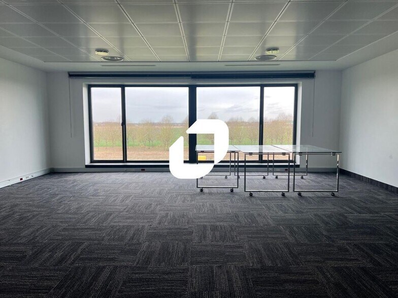 Office in Lieusaint for sale - Building Photo - Image 1 of 4