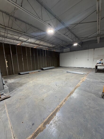 8915-8925 Northend Ave, Ferndale, MI à louer - Photo du bâtiment - Image 2 de 5