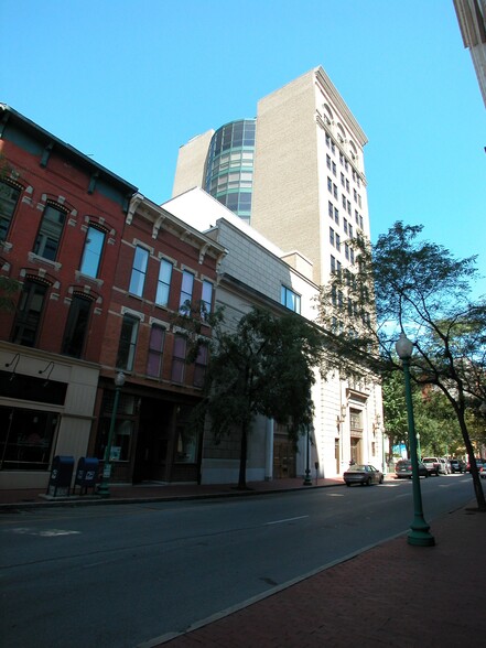 109 Capitol St, Charleston, WV à louer - Photo du bâtiment - Image 3 de 3