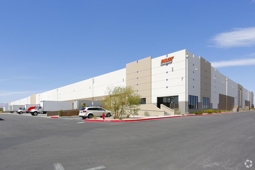 7015 Corporate Plaza Dr, Las Vegas, NV for lease - Primary Photo - Image 1 of 9