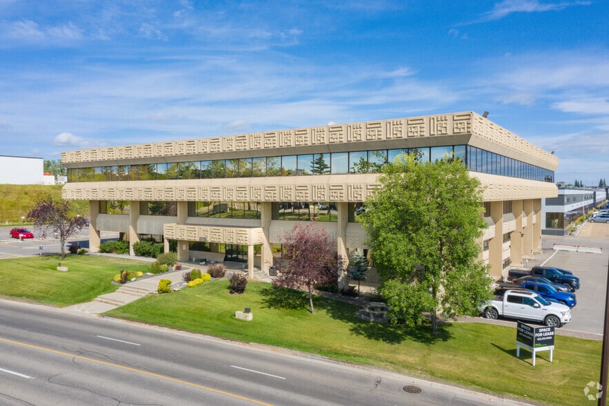 3016 5th Ave NE, Calgary, AB à louer - Photo du bâtiment - Image 3 de 13