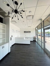 1525 Lake Pointe Pky, Sugar Land, TX for lease Building Photo- Image 2 of 2