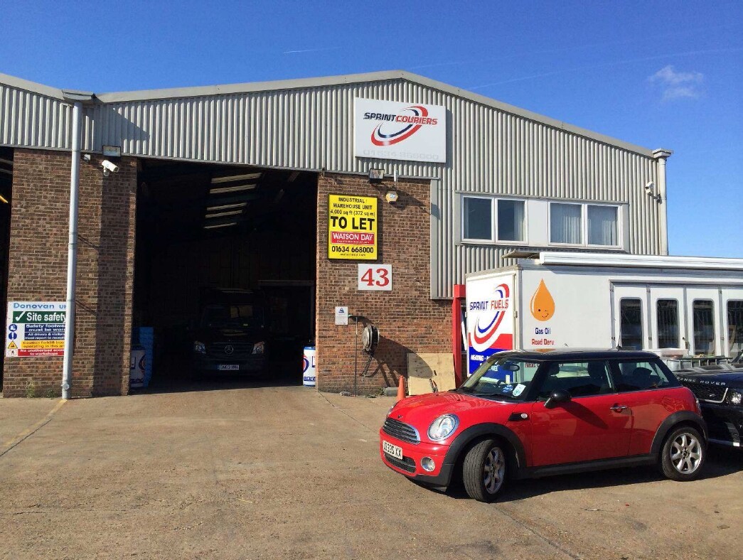 37-43 Laker Rd, Rochester à louer Photo principale- Image 1 de 2