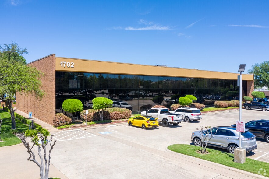 1702 N Collins Blvd, Richardson, TX à louer - Photo du bâtiment - Image 3 de 23