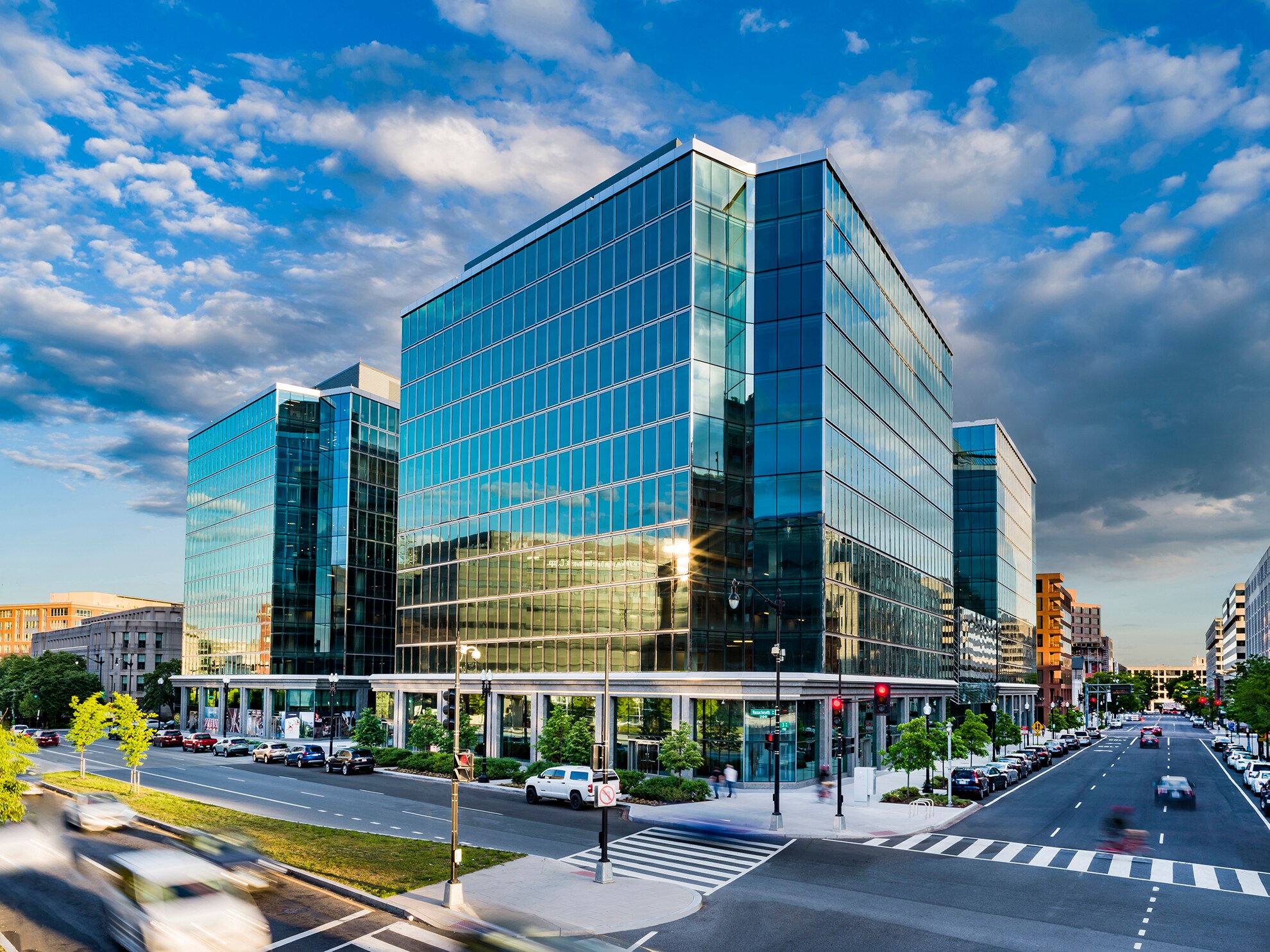 250 Massachusetts Ave NW, Washington, DC à louer Photo du bâtiment- Image 1 de 33