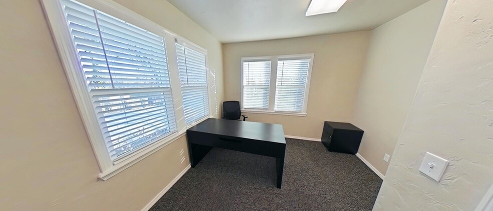 1916 N Drexel Blvd, Oklahoma City, OK for lease - Interior Photo - Image 2 of 4
