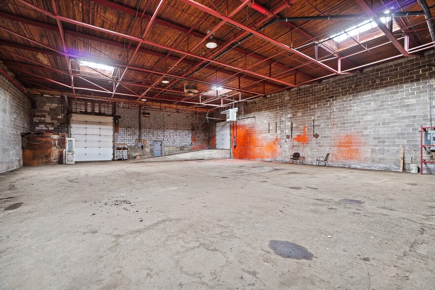 290 Rue Quinlan, Montréal, QC à vendre - Photo du bâtiment - Image 3 de 13