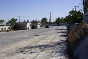 9740 Telfair Ave, Pacoima, CA à louer Photo du bâtiment- Image 1 de 4