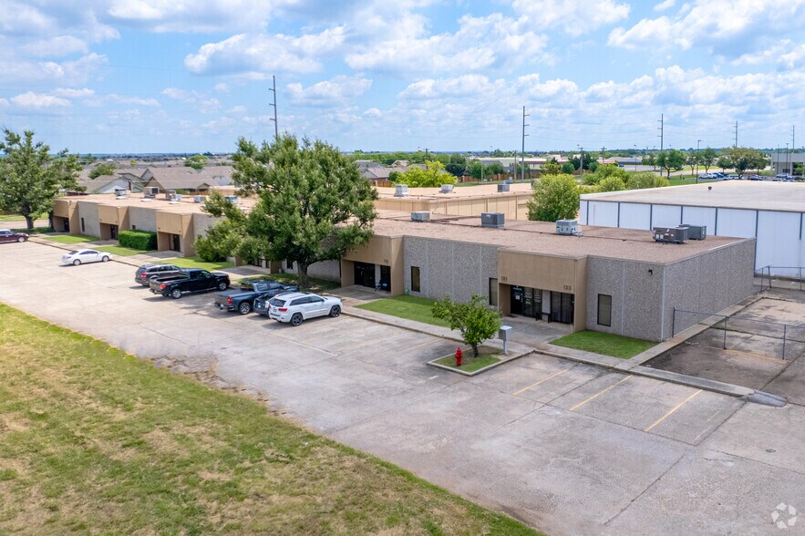 800 W Rock Creek Rd, Norman, OK à louer - Aérien - Image 2 de 12