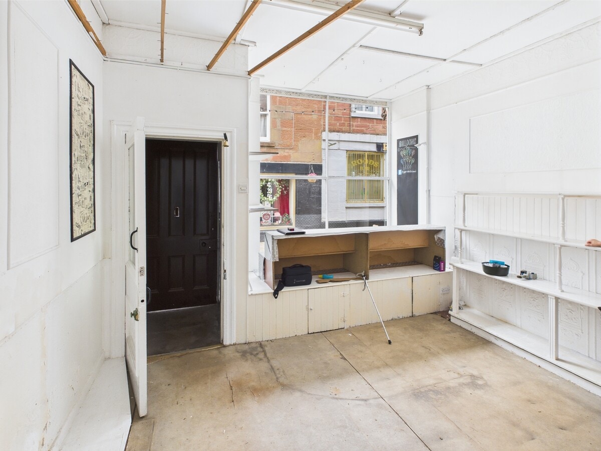 19 Roods, Kirriemuir, ANS DD8 4EZ - Unité Shop -  - Photo intérieure - Image 2 of 2