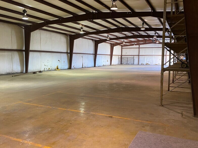 7257 N Dort Hwy, Mount Morris, MI à vendre - Photo intérieure - Image 3 de 18