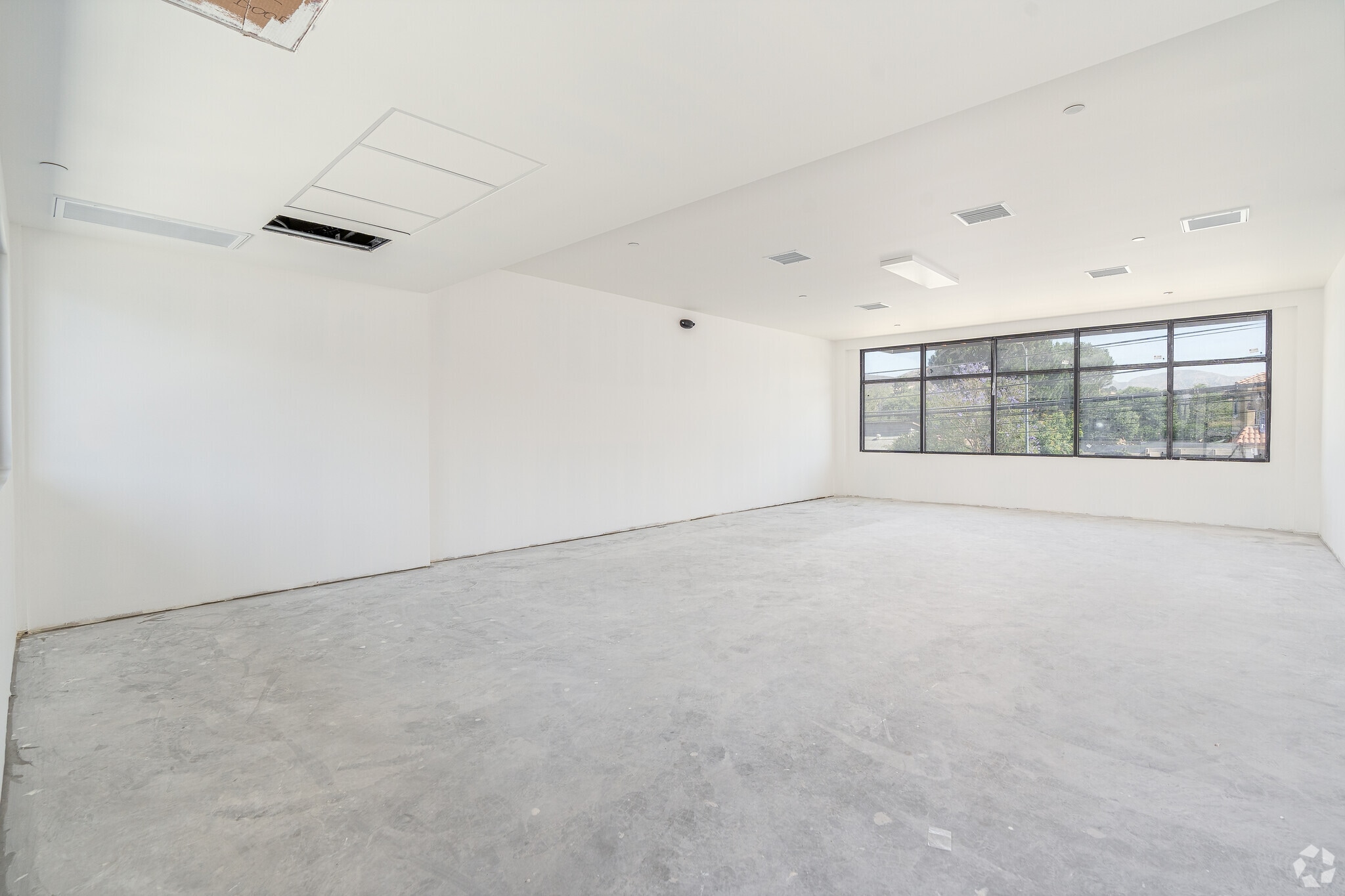 9668 Sunland Blvd, Shadow Hills, CA for lease Interior Photo- Image 1 of 1