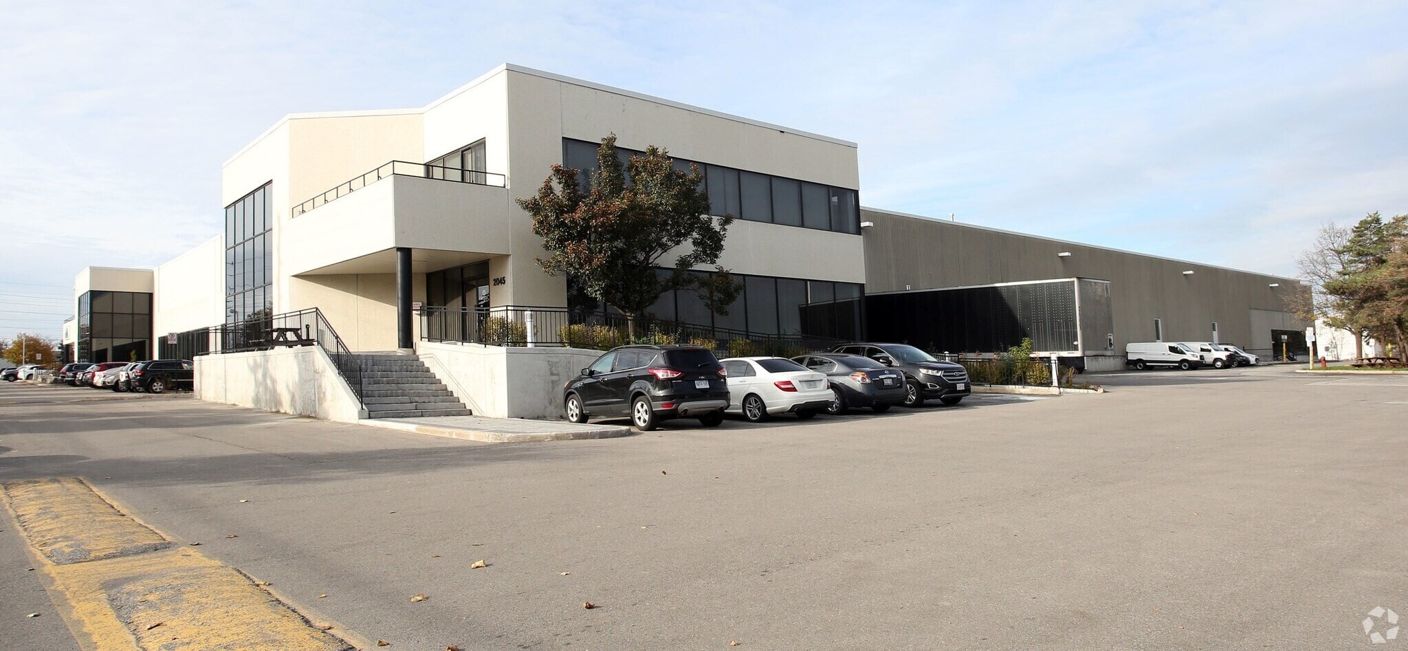 2001-2045 Drew Rd, Mississauga, ON à louer Photo du bâtiment- Image 1 de 13