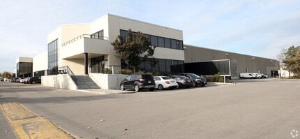 2001-2045 Drew Rd, Mississauga, ON à louer Photo du bâtiment- Image 1 de 13