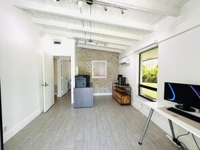 18100 SW 97th Ave, Palmetto Bay, FL for lease Interior Photo- Image 2 of 3