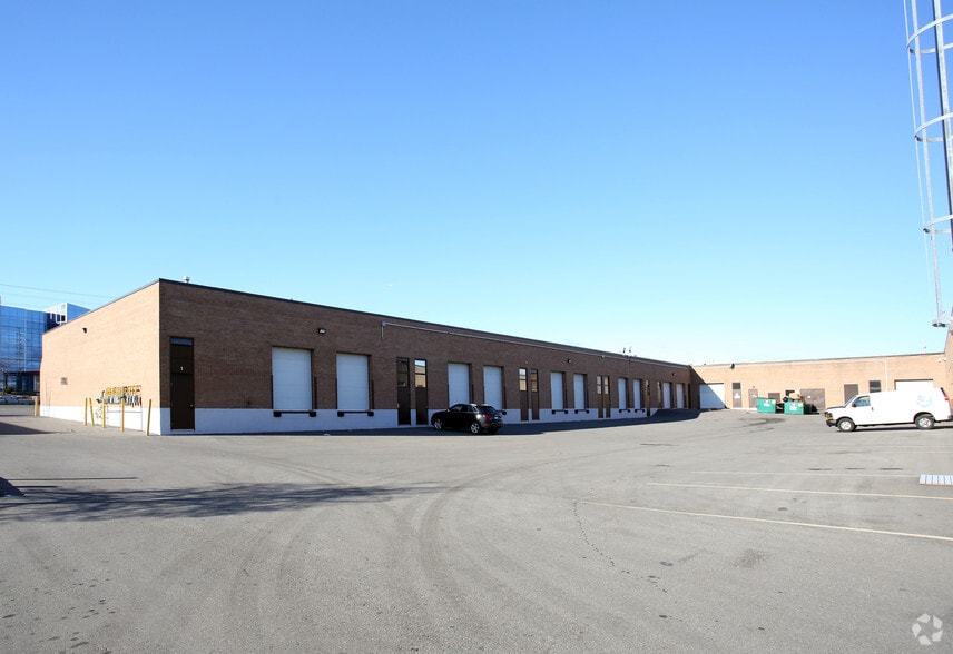 6355 Kennedy Rd, Mississauga, ON à louer - Photo du bâtiment - Image 3 de 5