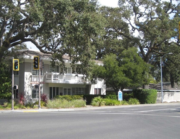 250 Bel Marin Keys Blvd, Novato, CA à vendre - Photo du bâtiment - Image 2 de 6