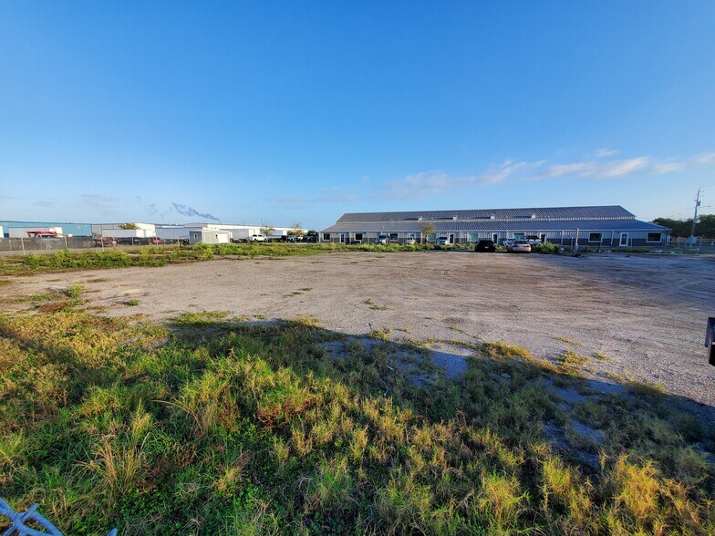 1512 McKay Bay Ct, Tampa, FL à louer - Photo du bâtiment - Image 3 de 4