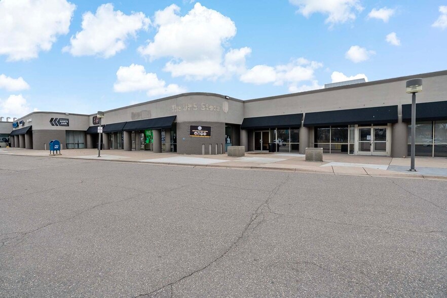 6050 Shingle Creek Pky, Brooklyn Center, MN for lease - Building Photo - Image 1 of 9
