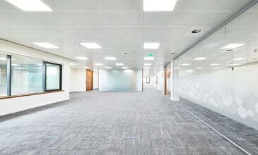 Manor Royal, Crawley for lease Interior Photo- Image 1 of 2