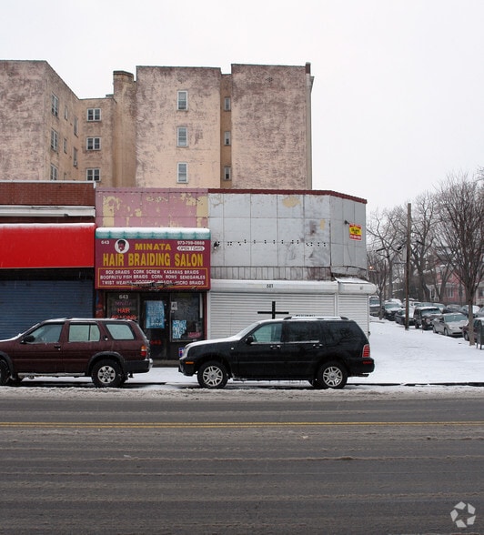 641-647 Clinton Ave, Newark, NJ for lease - Building Photo - Image 2 of 4