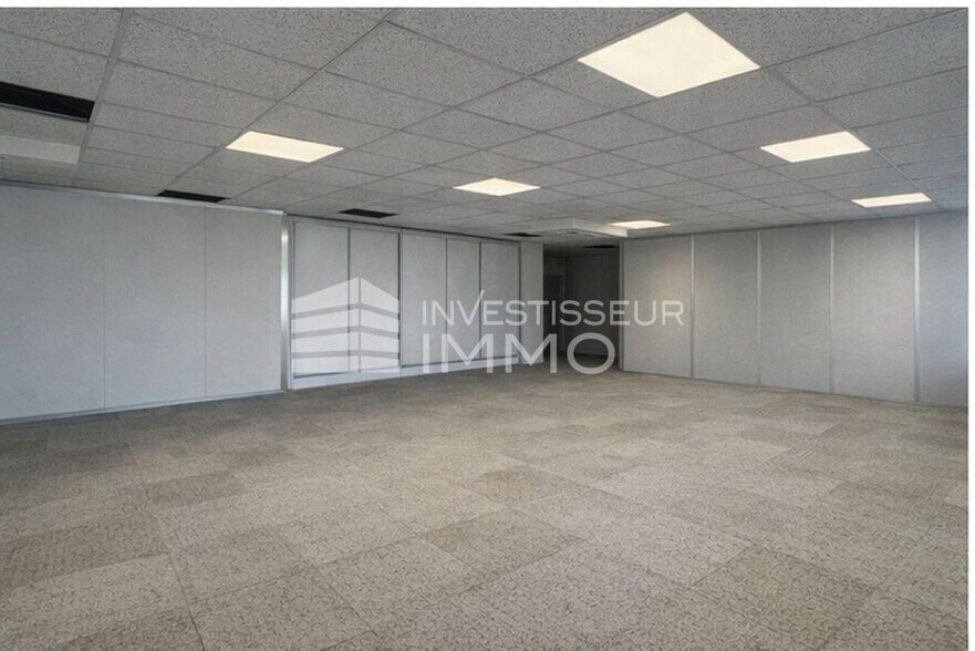 Office in Torcy for lease - Interior Photo - Image 1 of 7