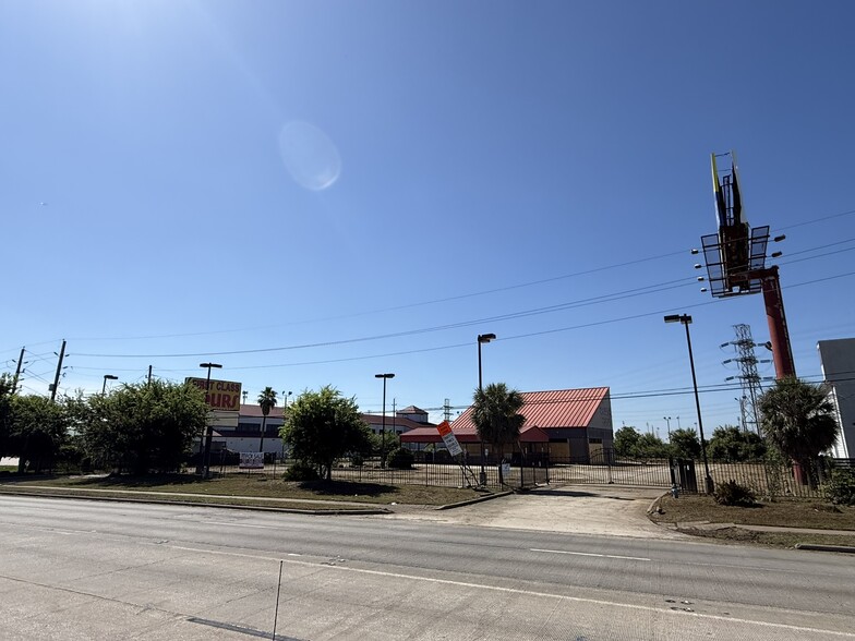Farm to Market 1960 Road, Houston, TX for lease - Building Photo - Image 1 of 17
