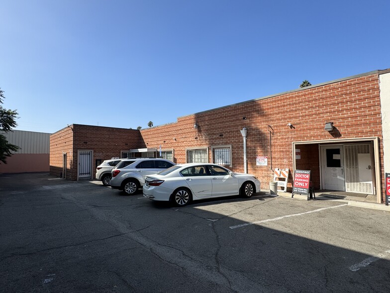 5860-5862 Avalon Blvd, Los Angeles, CA for lease - Building Photo - Image 1 of 13