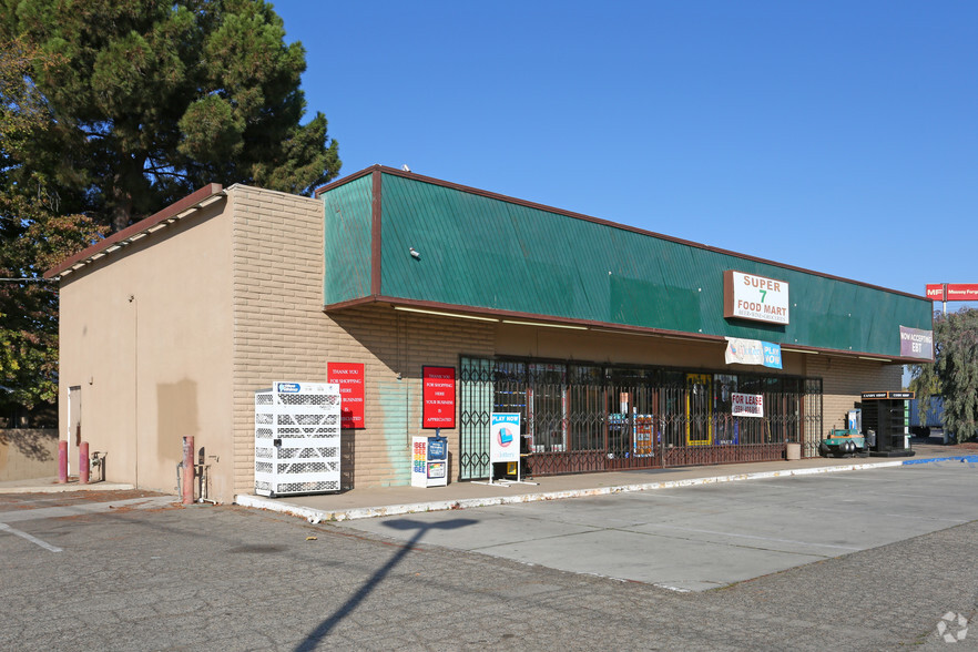 300 S Madera Ave, Madera, CA à vendre - Photo principale - Image 1 de 1