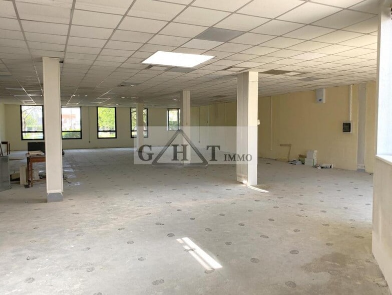 Industrial in Massy for lease - Interior Photo - Image 1 of 2