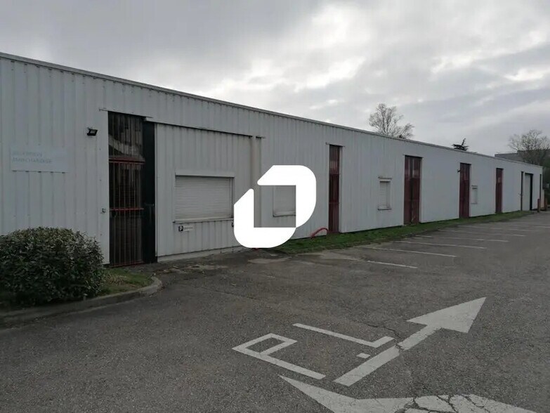 54 Avenue De L'Industrie, Rillieux-la-Pape à louer - Photo du bâtiment - Image 3 de 8