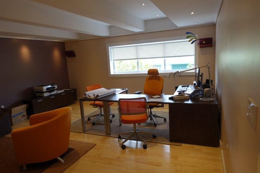 6130 NE 4th Ct, Miami, FL à vendre - Photo intérieure - Image 3 de 30