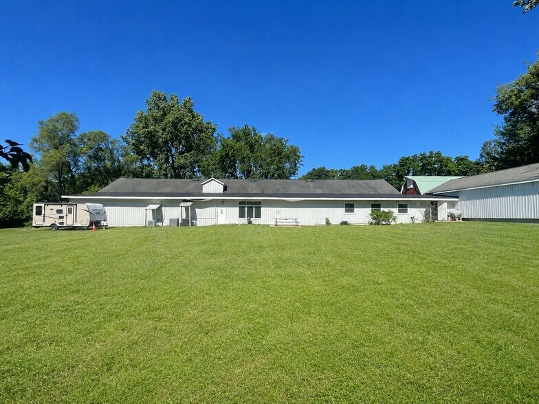 4180 Gleaner Hall Rd, Ann Arbor, MI à louer - Photo du bâtiment - Image 2 de 18