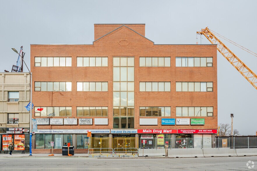 658 Danforth Ave, Toronto, ON à louer - Photo du bâtiment - Image 2 de 3