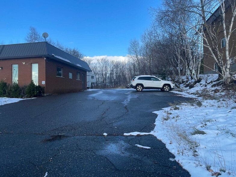 1476 Bancroft Dr, Sudbury, ON for sale - Building Photo - Image 2 of 17