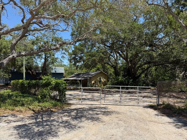 1867 Douglas Ave, Clearwater, FL for lease - Building Photo - Image 3 of 4