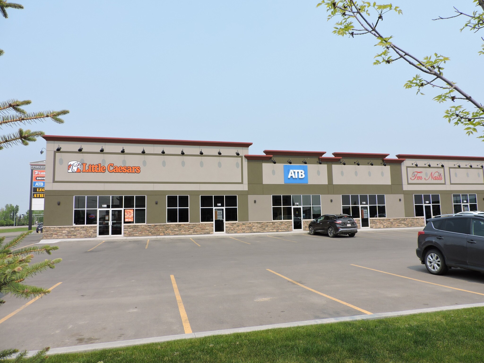 6037 Parkwood Rd, Blackfalds, AB à vendre Photo du bâtiment- Image 1 de 1