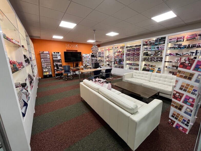 19 Harbor Park Dr, Port Washington, NY à vendre - Photo intérieure - Image 3 de 31