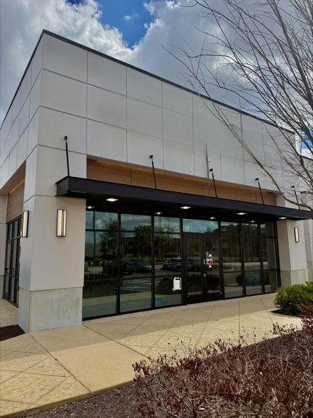 5638 Circa Fishhawk blvd, Lithia, FL for lease - Building Photo - Image 1 of 44