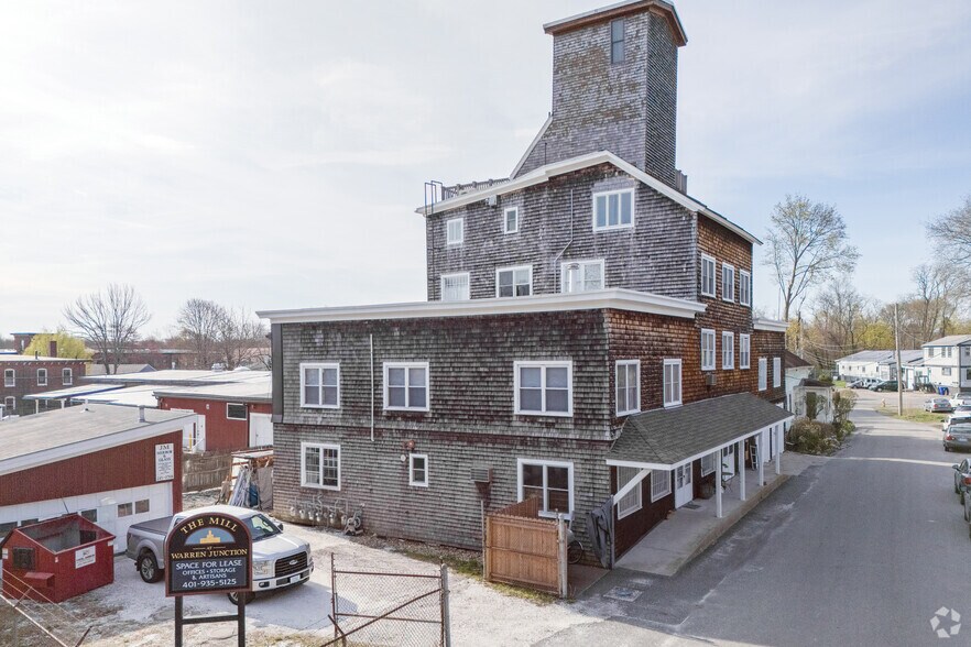 32 Cole St, Warren, RI à louer - Photo du bâtiment - Image 2 de 6