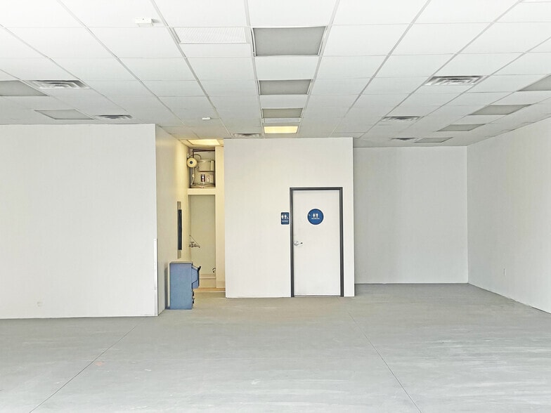 1933-1935 E Florence Ave, Los Angeles, CA à louer - Photo intérieure - Image 2 de 8