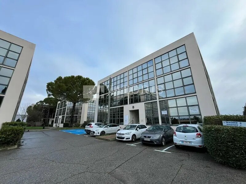 Office in Aix-en-Provence for sale Building Photo- Image 1 of 14
