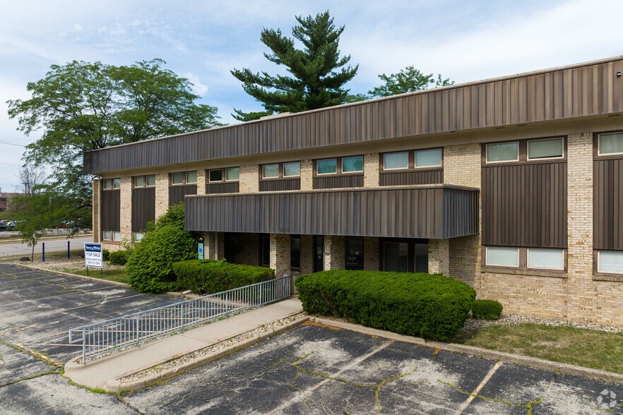 2220 N Monroe St, Decatur, IL à vendre - Photo du bâtiment - Image 3 de 22