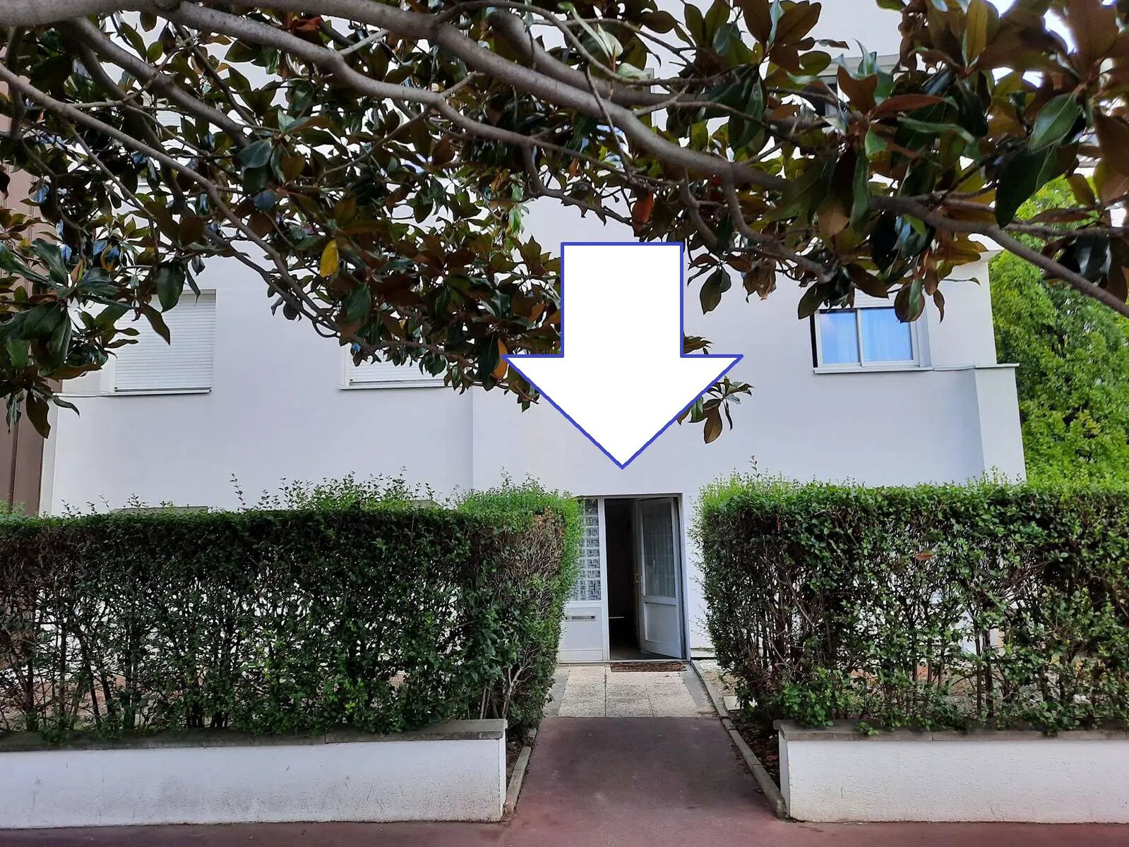 Office in Suresnes for lease Building Photo- Image 1 of 6